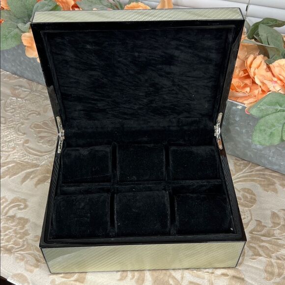 Watch storage box - Picture 3 of 5